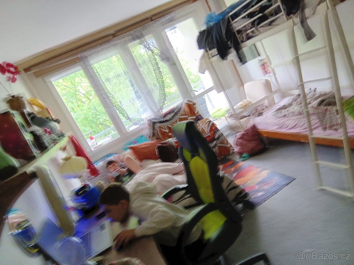 Od 1.9 pronájmu byt 2 plus 1,Plzeň skvrnany,v 1. Patře.cena 