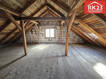 Ev.č. 02057 Prodej prostorného rodinného domu o zastavěné pl