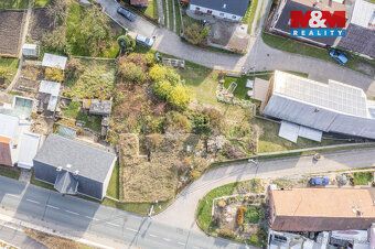 Nabízíme k prodeji svažitý stavební pozemek o rozloze 644 m²