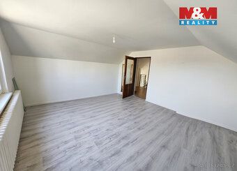 Nabízíme k prodeji samostatně stojící rodinný dům v klidné č