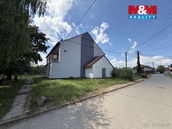 Nabízíme k prodeji samostatně stojící rodinný dům v klidné č