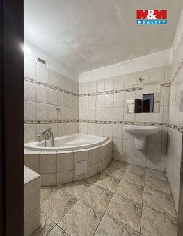 Nabízíme k prodeji samostatně stojící rodinný dům v klidné č