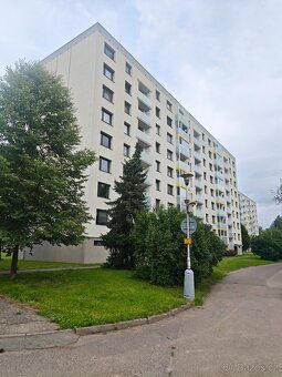 Nabízíme k dlouhodobému pronájmu světlý a prostorný byt 3+1 
