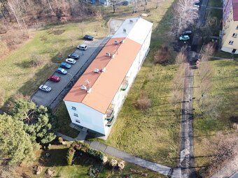 Nabízíme k pronájmu krásný a velmi světlý byt 2+1 v osobním 