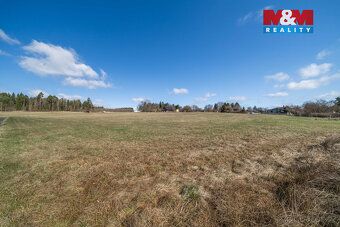 Nabízíme k prodeji pozemek o výměře 10 000 m² v obci Tymákov