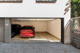 Ev.č. 00258 Luxusní zařízený byt 2+kk s garážovým stáním v p