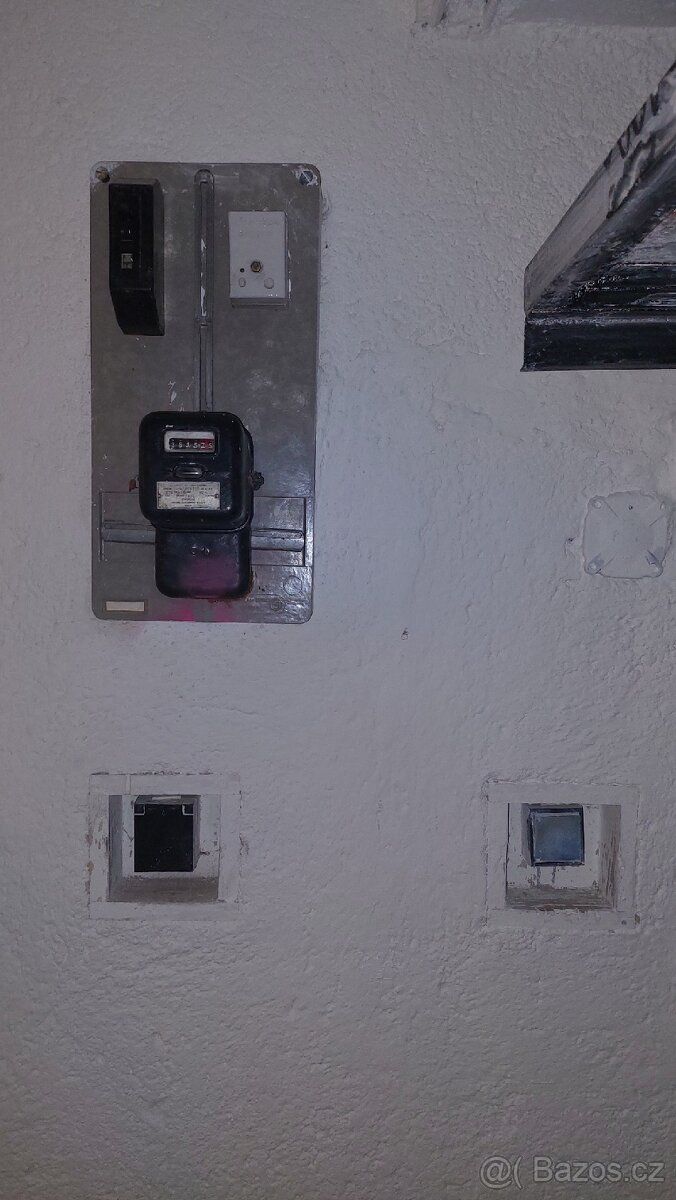 Prodám garáž v osobním vlastnictví o výměře 19 m² v klidné l
