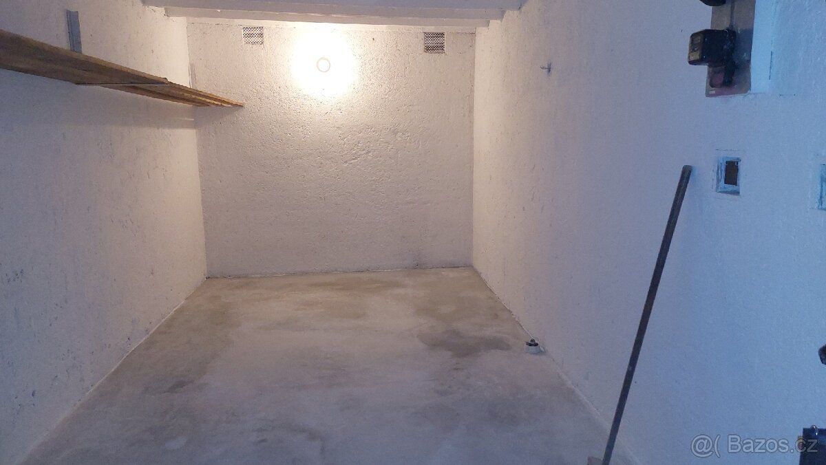 Prodám garáž v osobním vlastnictví o výměře 19 m² v klidné l