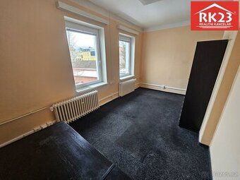 Pronájem kanceláře 20m2 v centru Mariánských Lázních. Společ