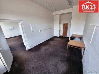Pronájem kanceláře 20m2 v centru Mariánských Lázních. Společ
