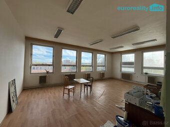 Pronájem kanceláře 20m2 v centru Mariánských Lázních. Společ
