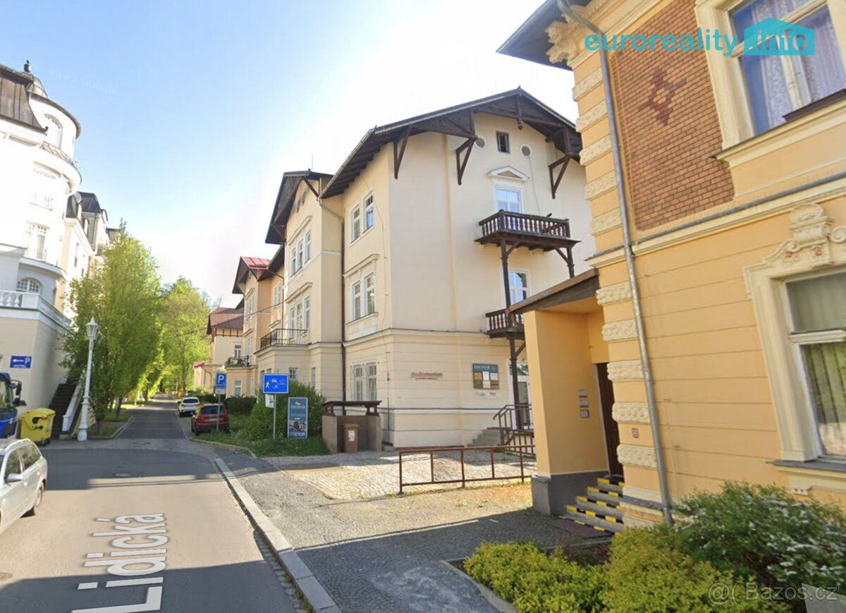 Pronájem kanceláře 20m2 v centru Mariánských Lázních. Společ