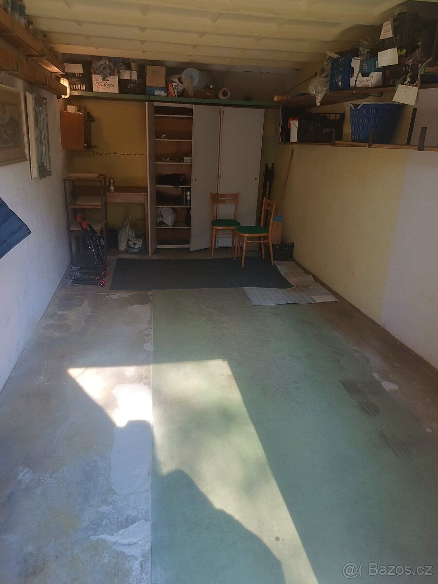 Nabízím od 1.7. pronájem garáže 19m2 v Blansku na sídlišti S