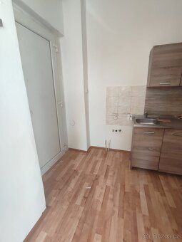 Pronajmu garsonku v Chrasti Holý nájem 5 500,- Nástup IHNED 