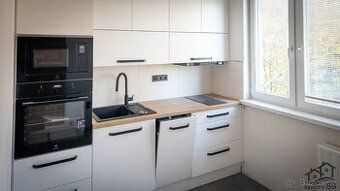 Nabízíme k pronájmu byt 2+kk v osobním vlastnictví o celkové