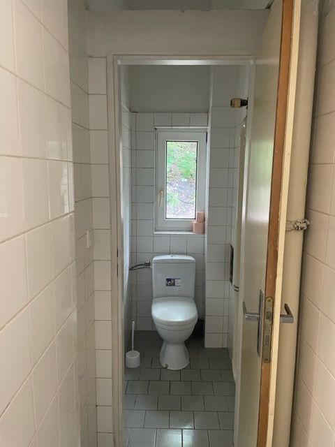 Pronajmu 2 spojené pokoje s vlastním WC a sprchovým koutem. 