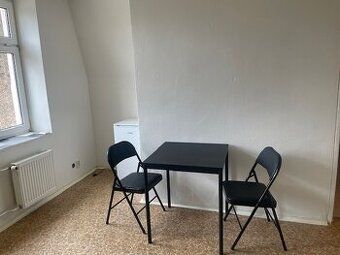 Pronajmu 2 spojené pokoje s vlastním WC a sprchovým koutem. 