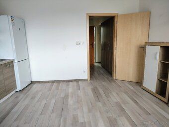 Dobrý den. Nabízíme pronájem moderního bytu 1+kk v centru Ot