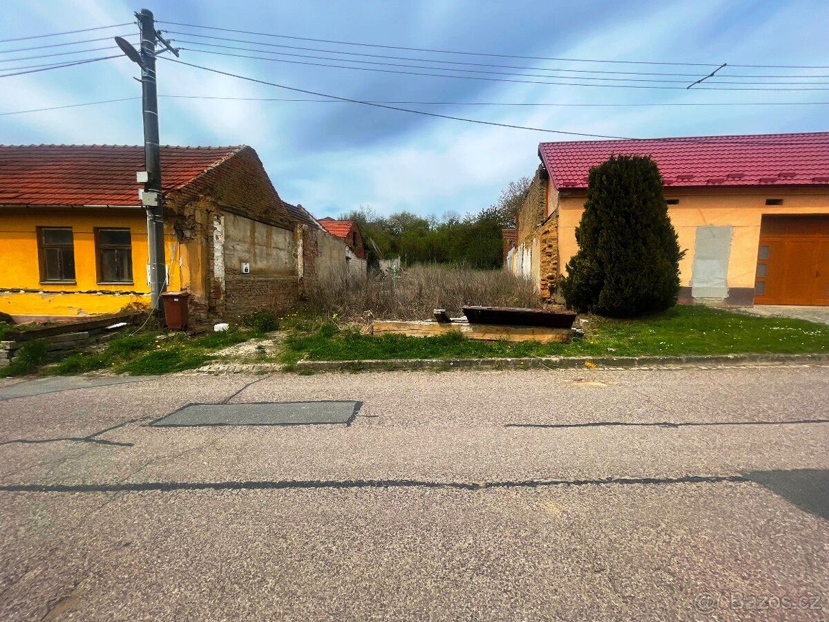 Prodej stavebního pozemku v Uherském Brodě - v klidné ulici 