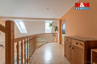 Nabízíme výjimečný rodinný dům v obci Šestajovice na rohovém