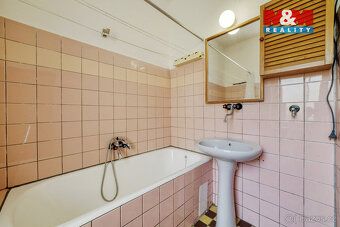 Nabízíme k pronájmu ve zvýšeném přízemí byt 1+kk o celkové p