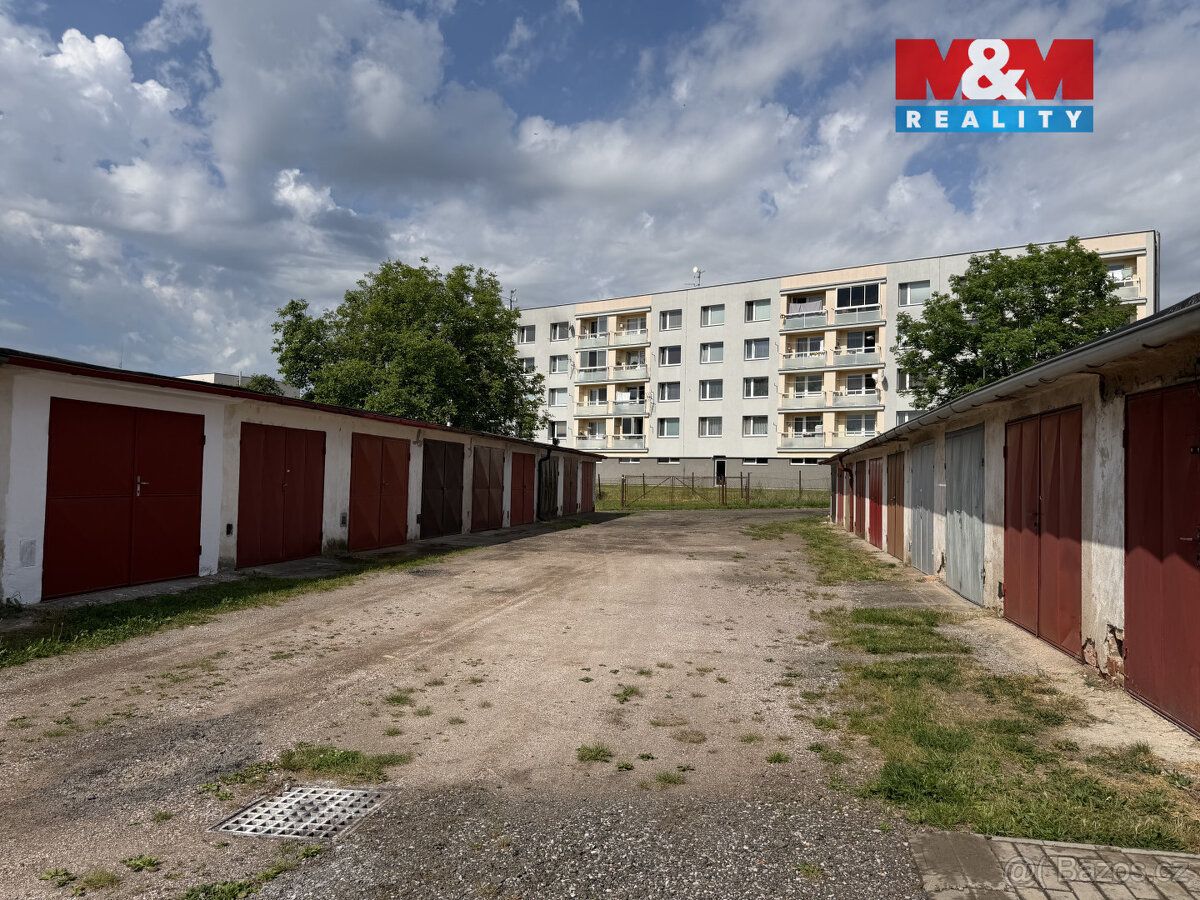 Nabízíme k prodeji garáž ve Valdicích u Jičína o výměře 18 m