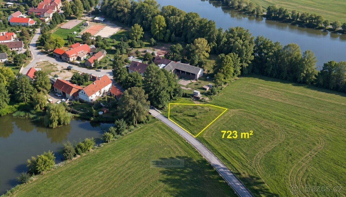 Nabízíme k prodeji pozemek o výměře 723 m², nacházející se v