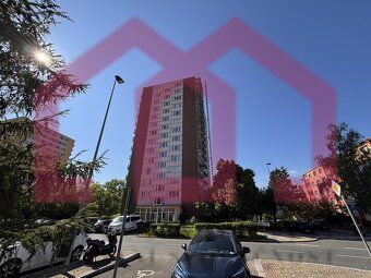 Prodej světlého a vybaveného bytu o dispozici 1+kk, který se