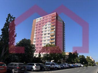 Prodej světlého a vybaveného bytu o dispozici 1+kk, který se