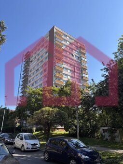 Prodej světlého a vybaveného bytu o dispozici 1+kk, který se