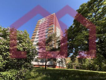 Prodej světlého a vybaveného bytu o dispozici 1+kk, který se