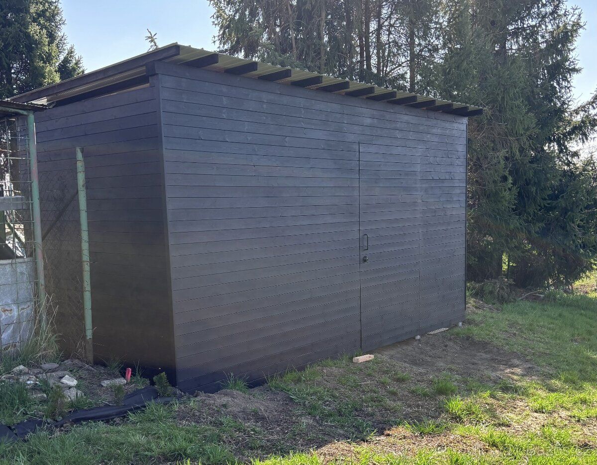 Jde o slunné místo mírně svahovitého rázu s vlastní studnou 