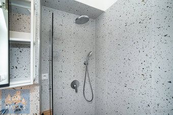 Nabízíme k dlouhodobému pronájmu světlý, kompletně zrekonstr