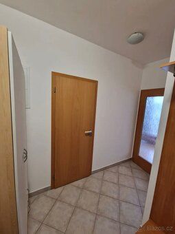 Pronájem bytu 1+kk, 40 m² s balkonem, sklepem a parkovacím s