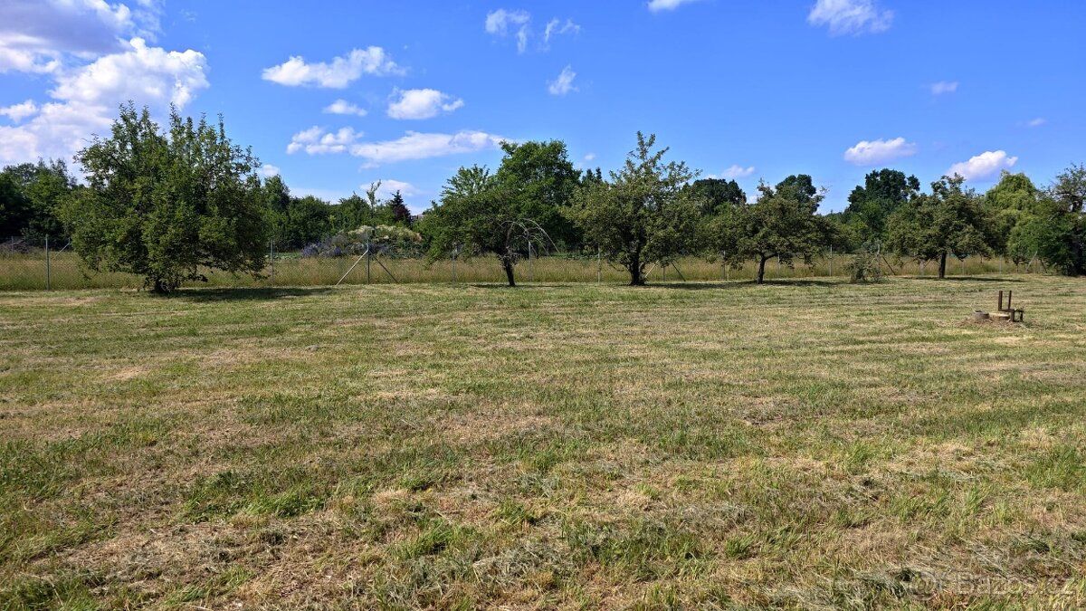 Nabízím k prodeji zahradu o výměře 826 m² v klidné zahrádkář