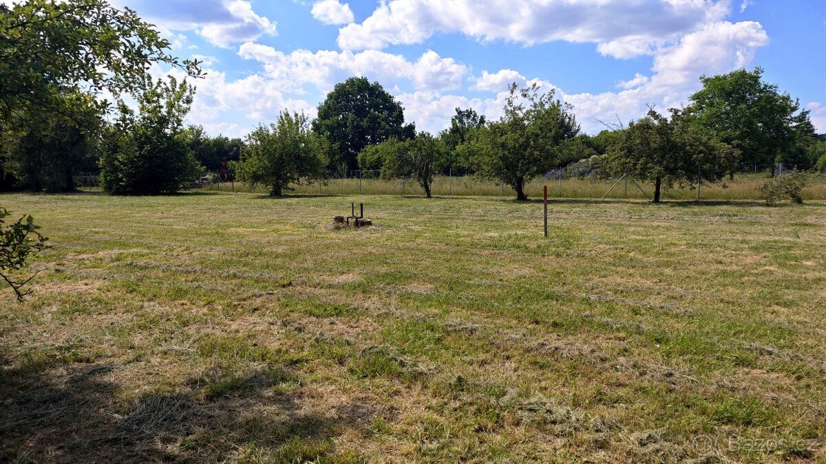 Nabízím k prodeji zahradu o výměře 826 m² v klidné zahrádkář