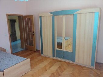 Pronájem velmi pěkného cihlového bytu s výtahem,garážovým st