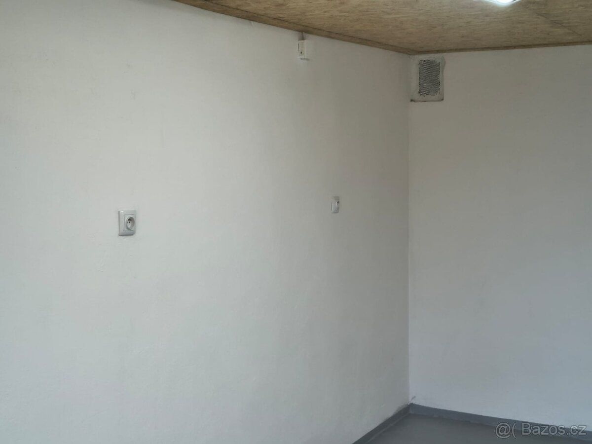 Pronajmu nově zrekonstruovanou garáž ve velmi pěkném stavu, 