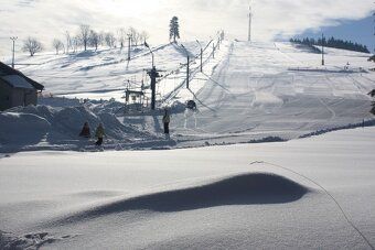 Oba pozemky leží v atraktivní turistické lokalitě Bartošovic