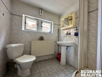 Ev.č. 06038 Nabízíme k pronájmu/prodeji rozsáhlý komerční ar