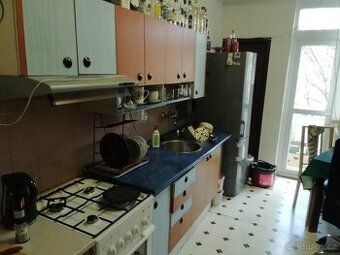 Dobrý den, nabízím samostatný, neprůchozí, pokoj (cca 30m²) 