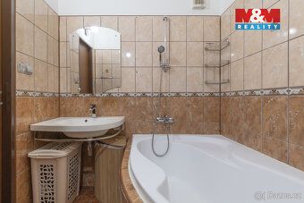 Nabízíme k prodeji prostorný byt 3+1 o výměře 74 m², umístěn