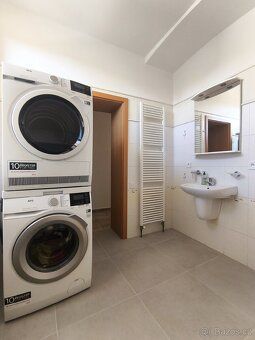 Pronájem krásného moderního bytu 2+kk, 50 m², blízko centra 