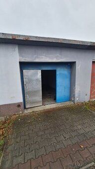 Bezpečná vyklápěcí vrata + dveře, elektřina, 22m2. Voda a ra