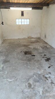 Bezpečná vyklápěcí vrata + dveře, elektřina, 22m2. Voda a ra