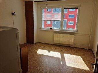 Nabízím k pronájmu slunný teplý byt 1+1, 38 m². Byt se nachá