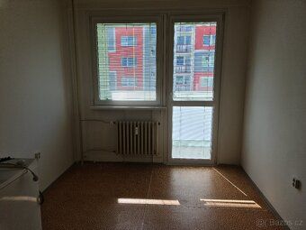 Nabízím k pronájmu slunný teplý byt 1+1, 38 m². Byt se nachá