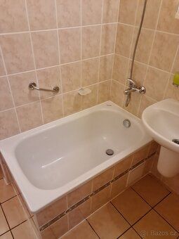 Nabízím k pronájmu slunný teplý byt 1+1, 38 m². Byt se nachá