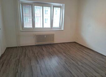Nabízíme k pronájmu prostorný byt 2+1 o výměře 75 m² v centr