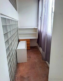 Nabízíme k pronájmu prostorný byt 2+1 o výměře 75 m² v centr